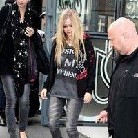 Avril Lavigne is all smiles as she leaves her Paris hotel photos | Picture 77874